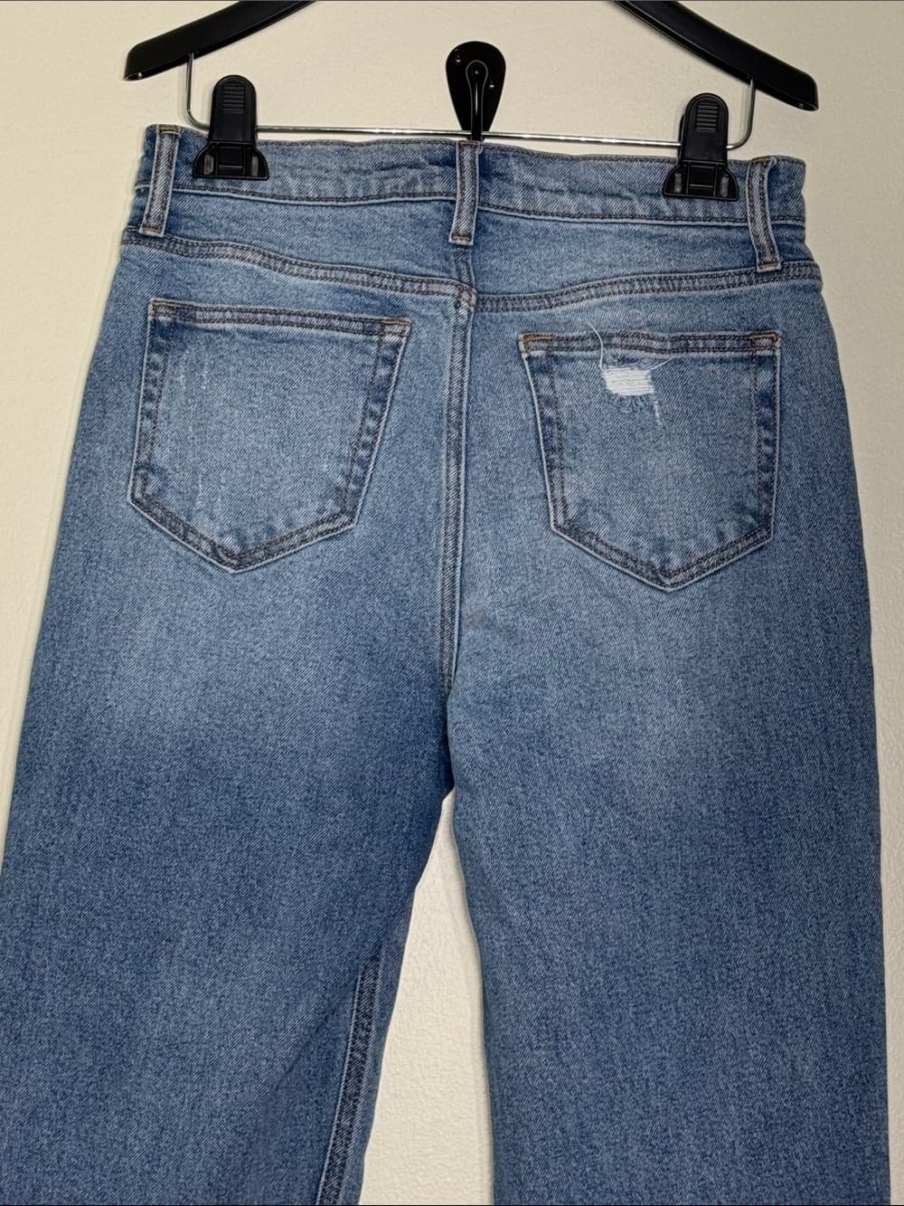Fashion Nova Women's Straight Leg Jeans in Medium Blue Wash | Size 5 - Thumbnail 5