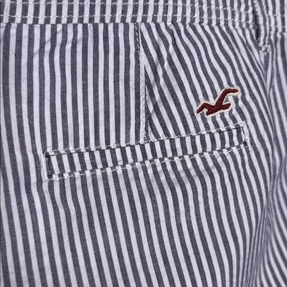Gray and white striped Hollister shorts - Thumbnail 2