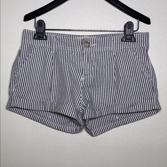 Gray and white striped Hollister shorts - Thumbnail 5