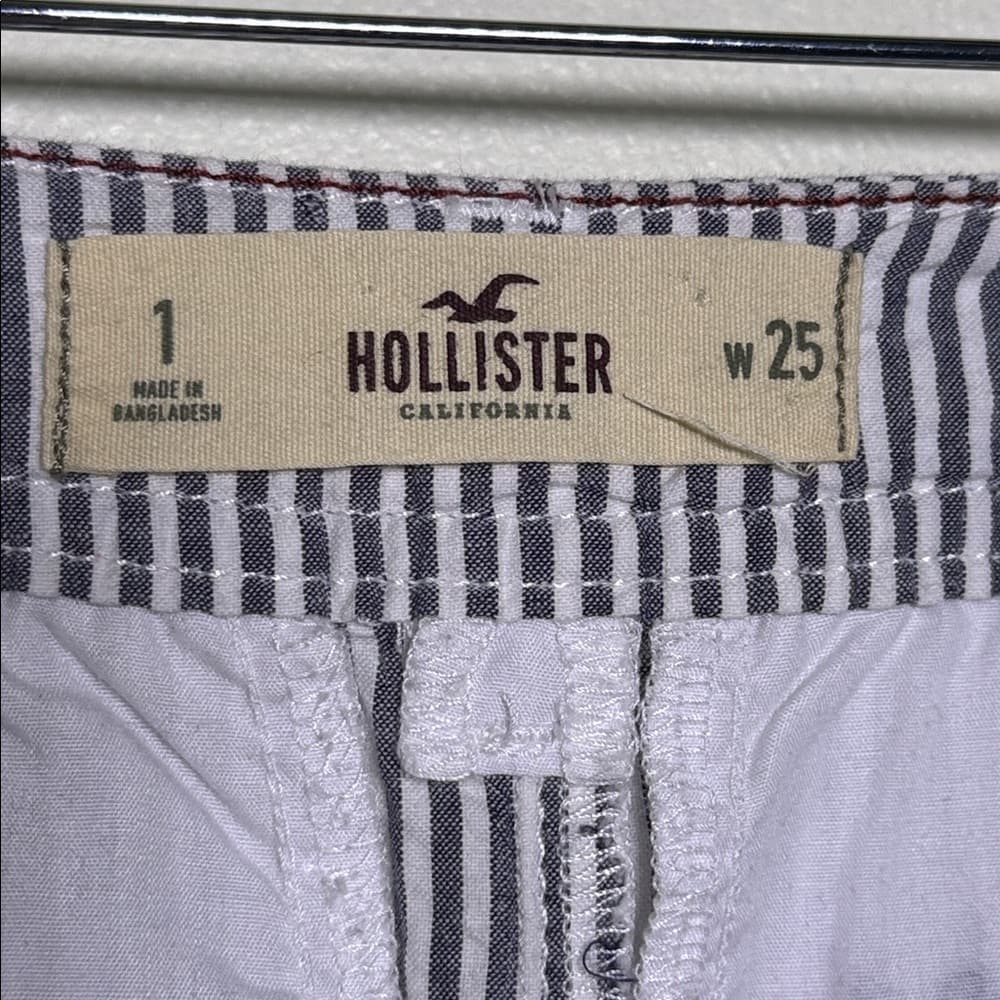 Gray and white striped Hollister shorts - Thumbnail 3