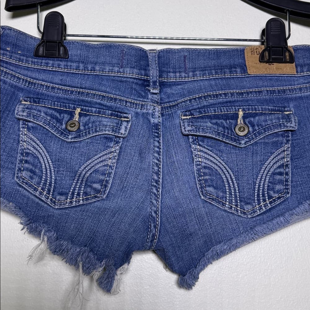Hollister Distressed Denim Shorts - Size 3 (Juniors) - Thumbnail 4