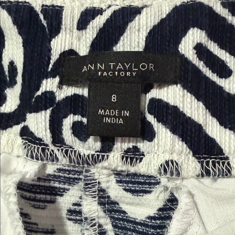Ann Taylor Abstract Print Shorts - Size 8 - Thumbnail 3