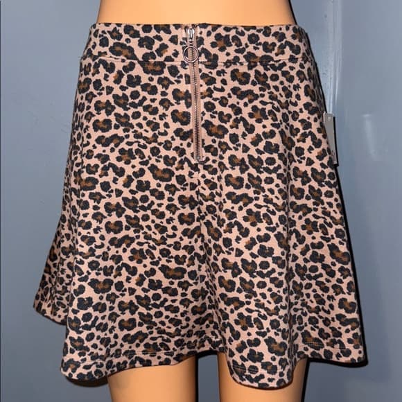 SO Leopard Print Skirt with Zipper Detail - Size Medium - Thumbnail 6
