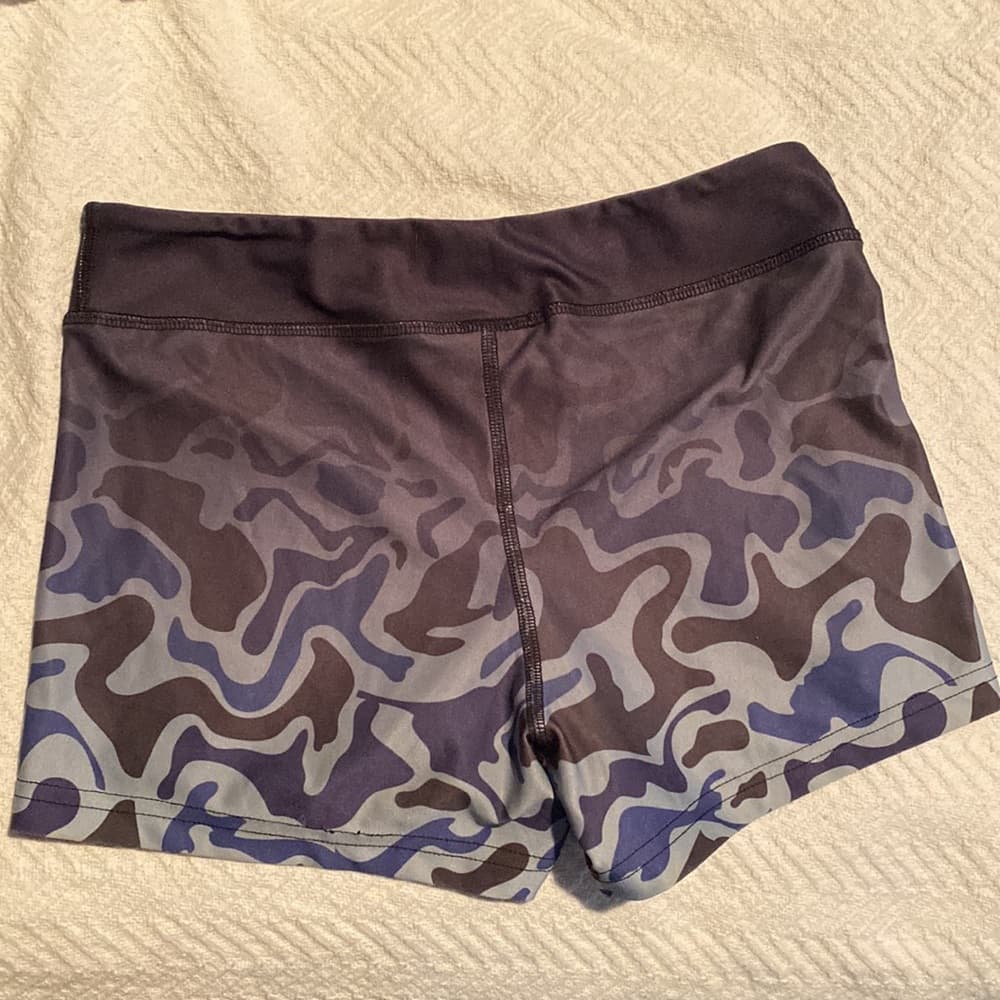 Two pair of gray Crossfit Midtown compression shorts - Thumbnail 4