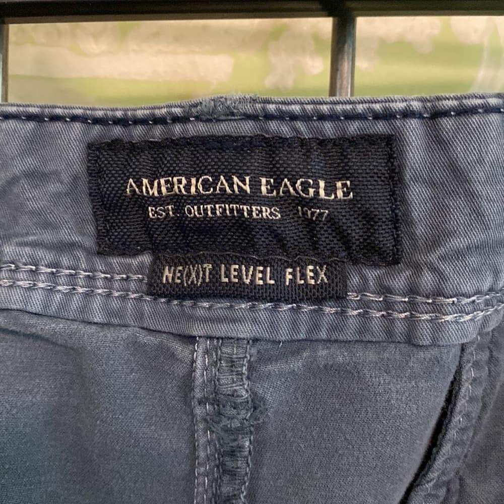 American Eagle gray cargo shorts* - Thumbnail 4