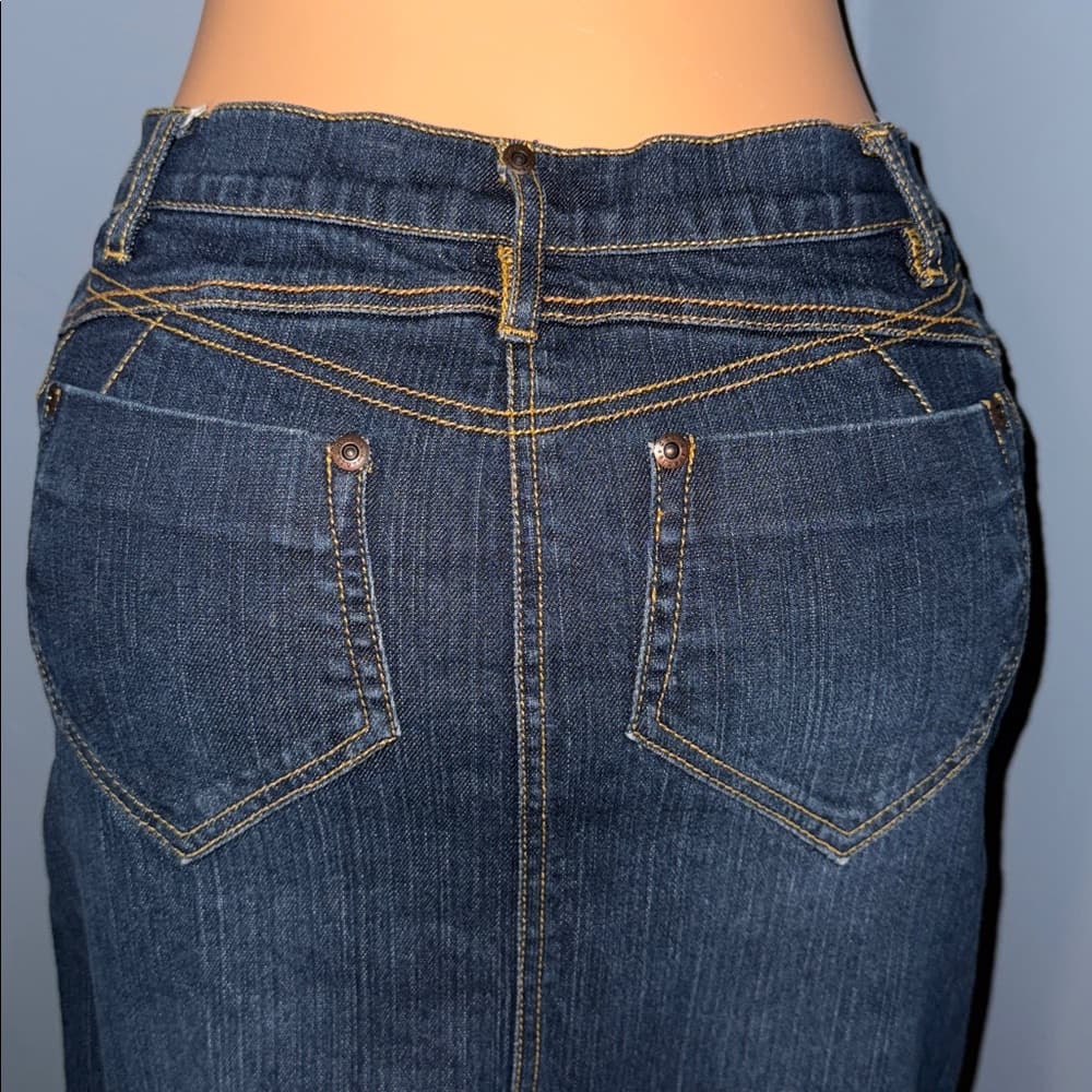 Daisy Fuentes Denim Pencil Skirt - Size 4 - Thumbnail 3