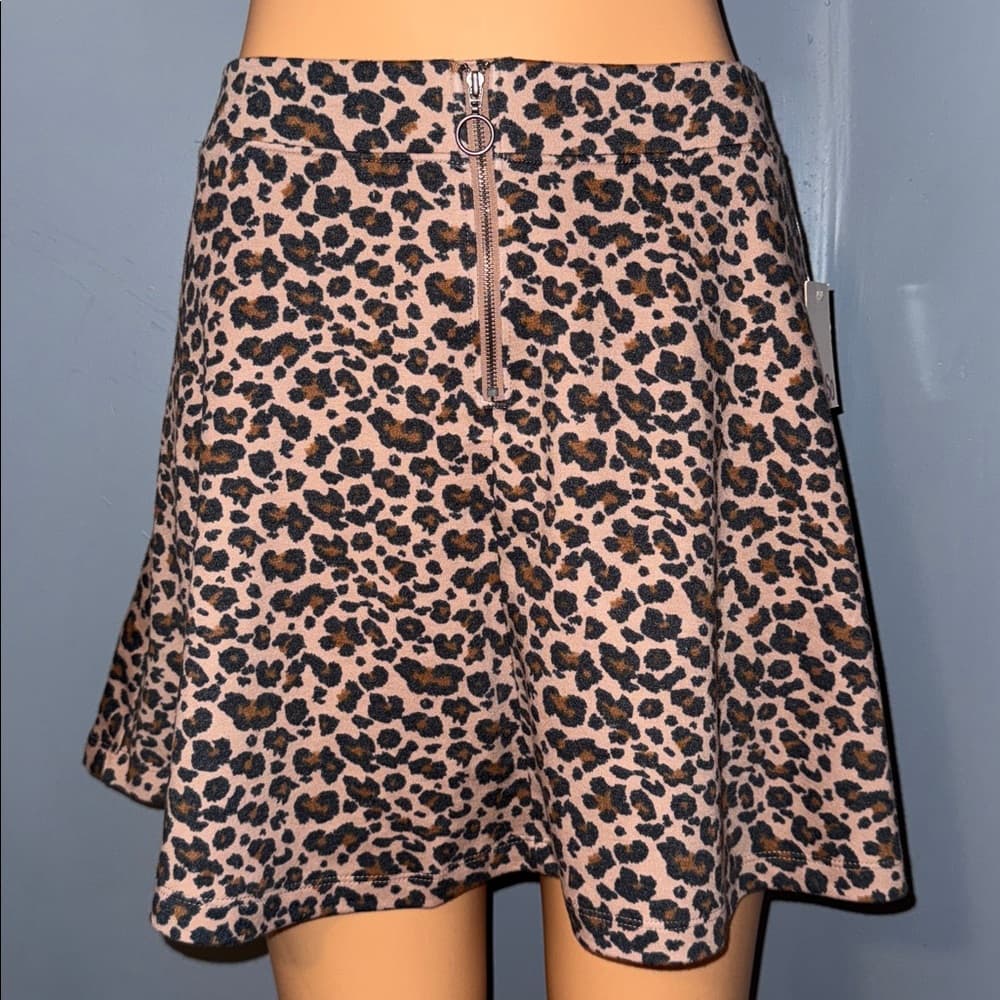 SO Leopard Print Skirt with Zipper Detail - Size Medium - Thumbnail 5