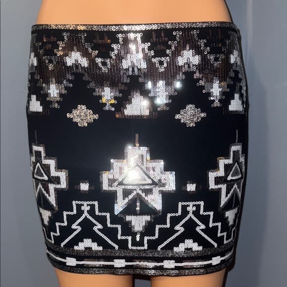 Express Sequin Embellished Mini Skirt - Size Medium - Thumbnail 4