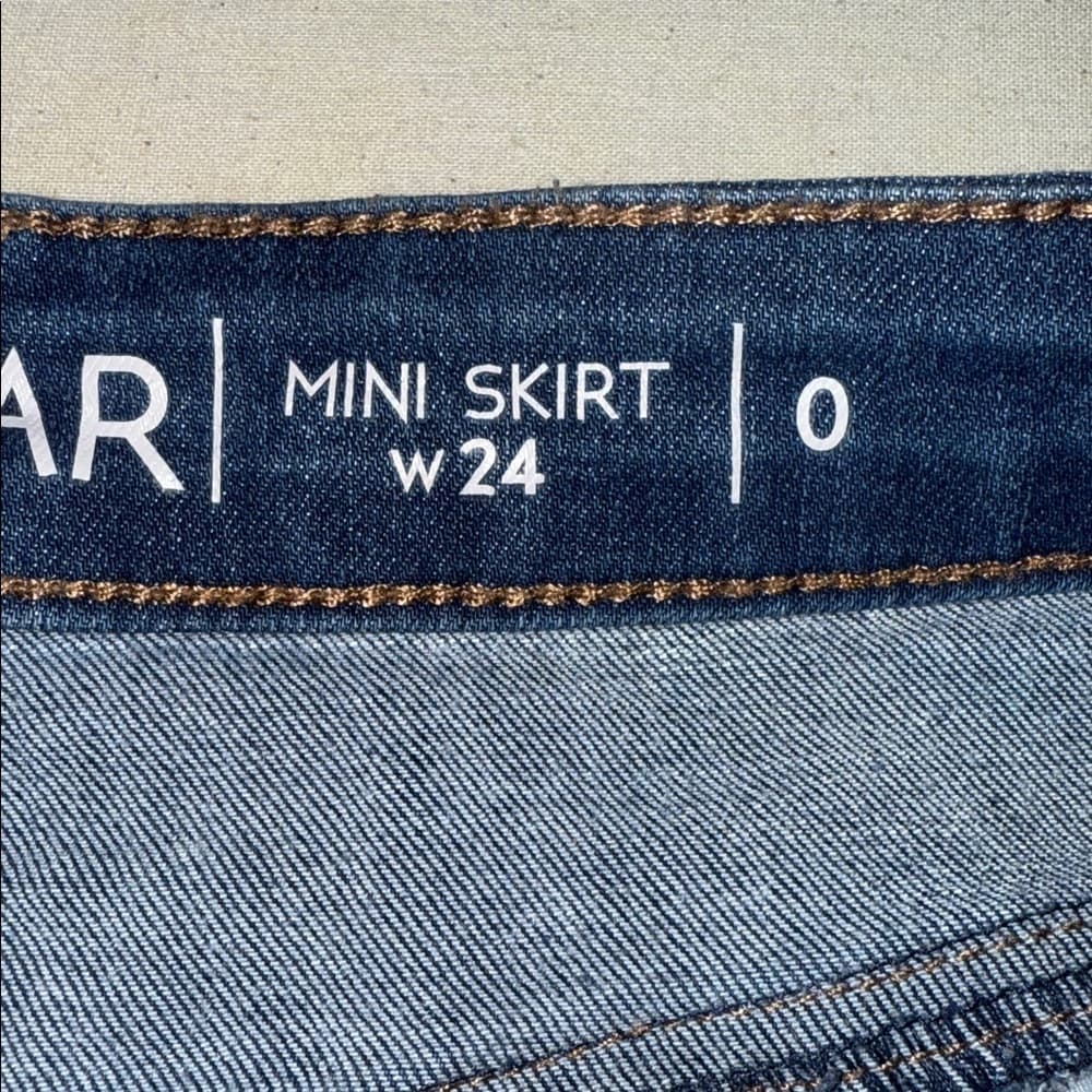 Vanilla Star Distressed Denim Mini Skirt – Size 0 - Thumbnail 5
