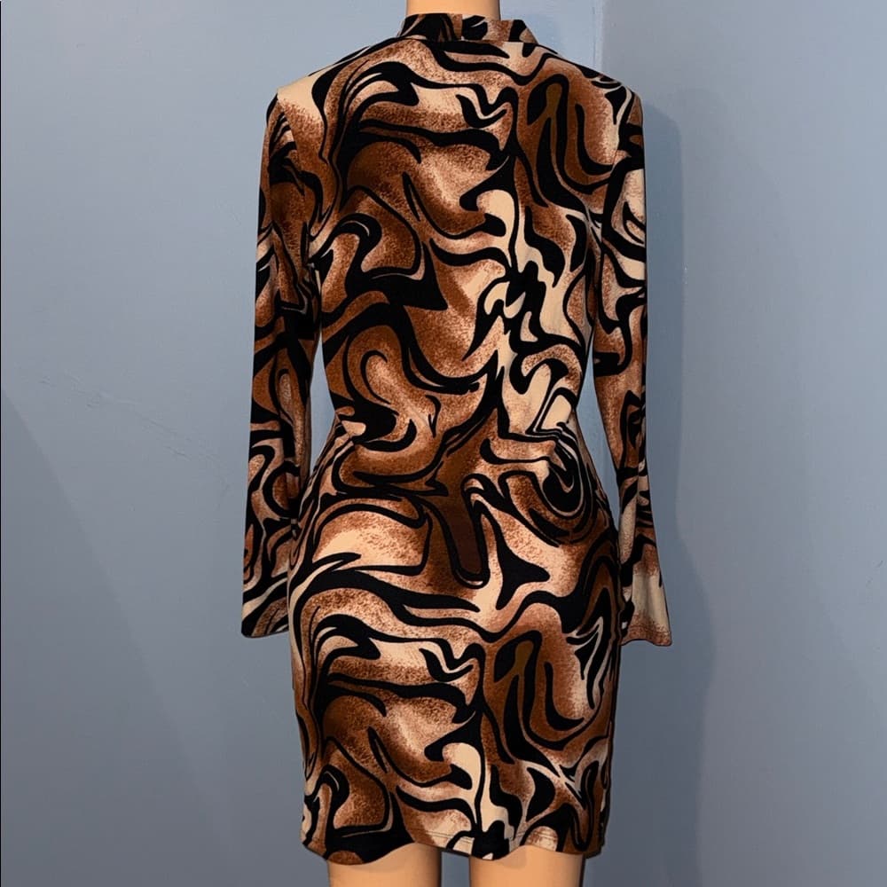 Trendy Fashion Nova Abstract Print Dress - Size Large - Thumbnail 3