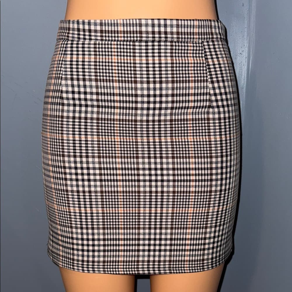 Chic Boohoo Plaid Mini Skirt - Size 6 - Thumbnail 6