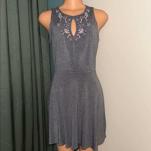 Candie's Gray Mini Dress with Floral Detail - Thumbnail 5