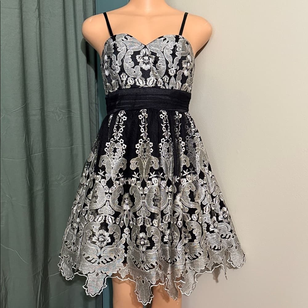 Chi Chi London Black and Silver Floral Mini Dress - Thumbnail 7