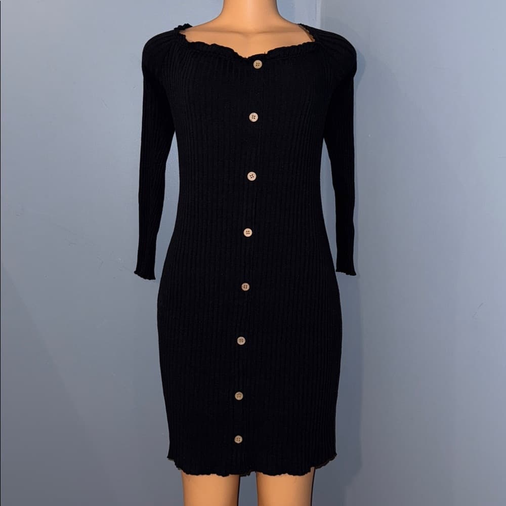 Long sleeve form fitting dress with button accents - Thumbnail 3
