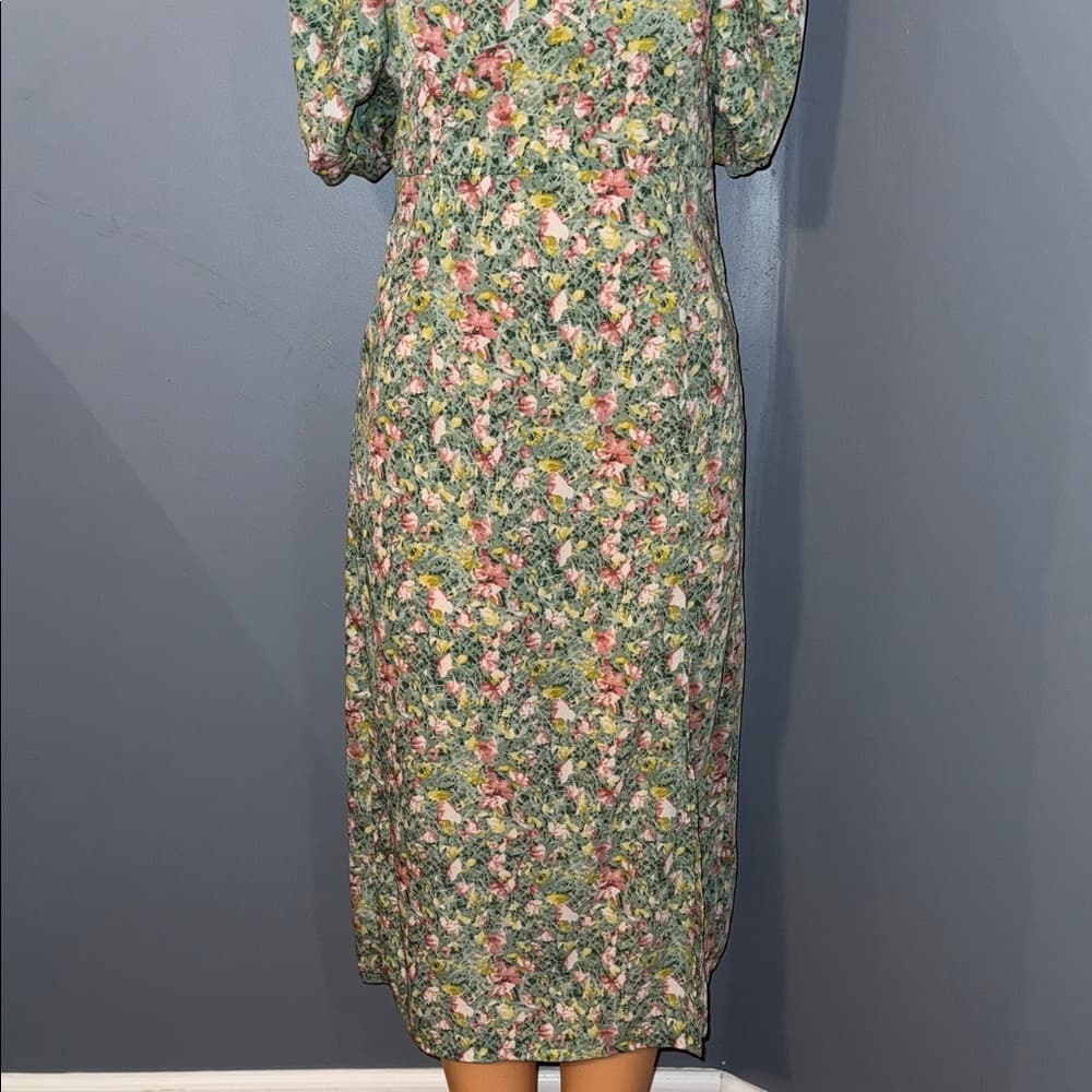 Green floral dress with puff sleeves - Size small to medium - Thumbnail 2
