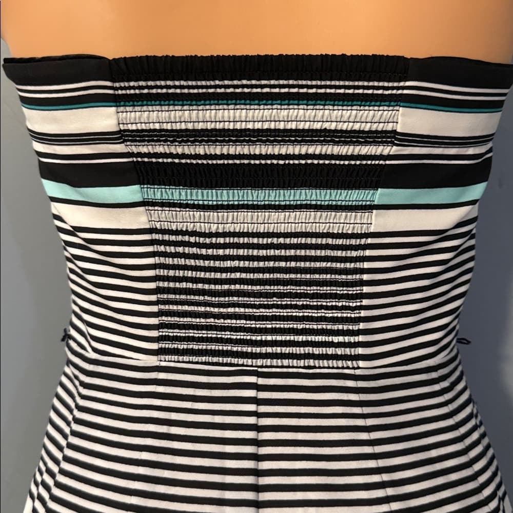 Strapless Striped Dress With Pockets - Thumbnail 3