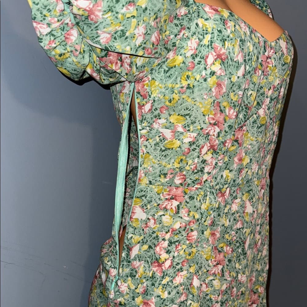 Green floral dress with puff sleeves - Size small to medium - Thumbnail 8