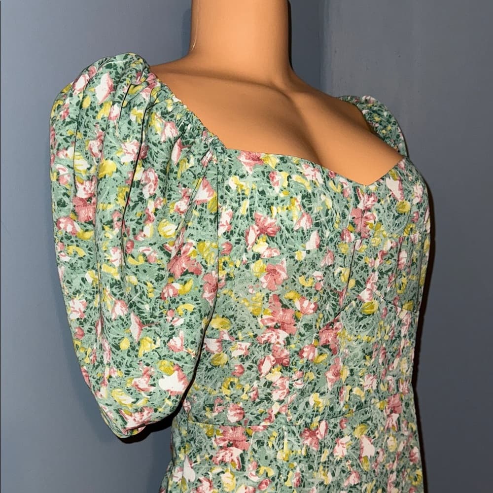 Green floral dress with puff sleeves - Size small to medium - Thumbnail 4