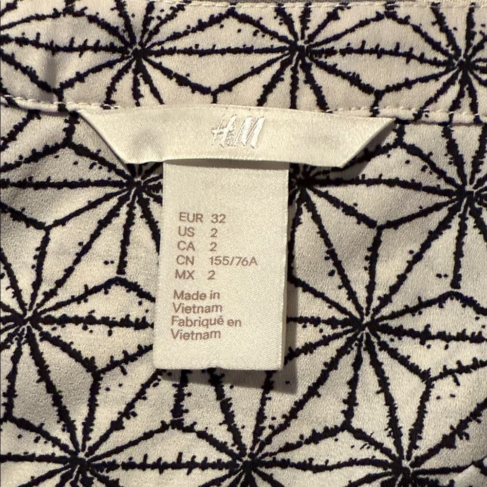 H&M Black and White Geometric Blouse - Thumbnail 3