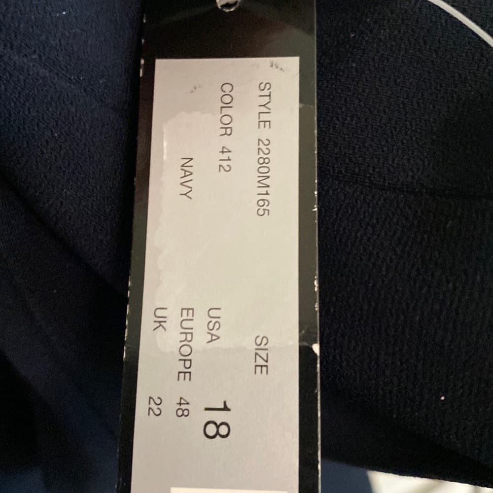 Men’s navy blue Tahari suit jacket - Thumbnail 5