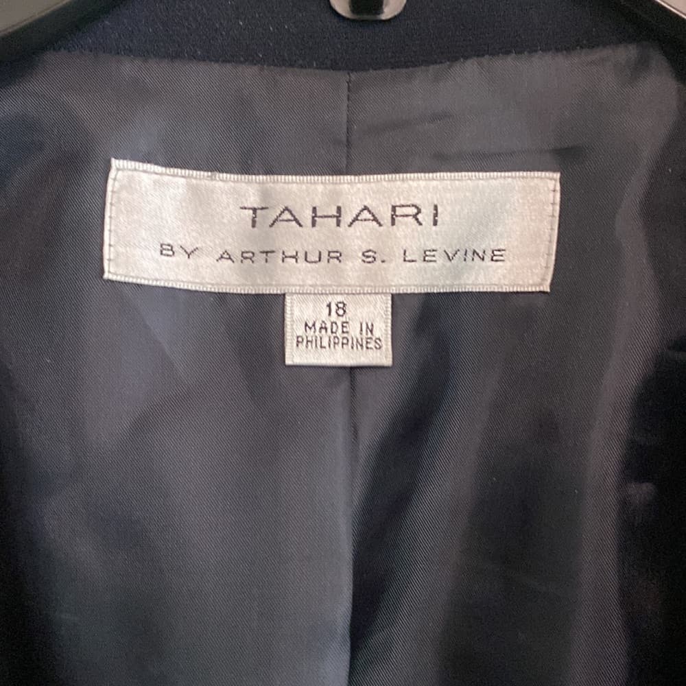 Men’s navy blue Tahari suit jacket - Thumbnail 2