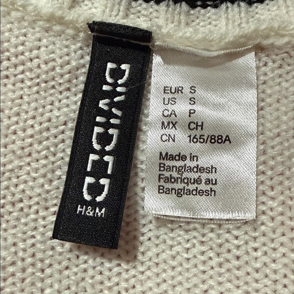 Divided White Cropped Sweater with Black Accents - Thumbnail 3