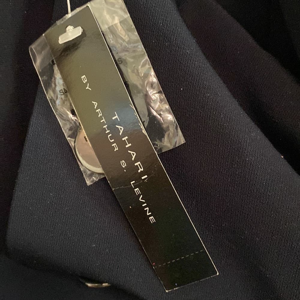 Men’s navy blue Tahari suit jacket - Thumbnail 3
