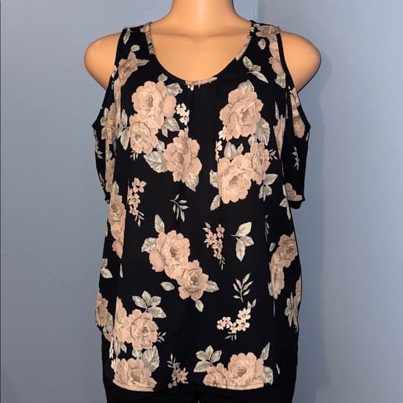Sienna Sky Cold-Shoulder Top, Size Small - Thumbnail 6