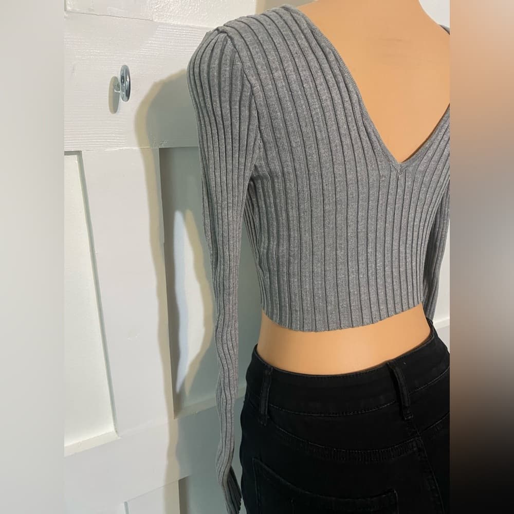 Hera Collection Gray Ribbed V-Neck Crop Top - Size Small - Thumbnail 4