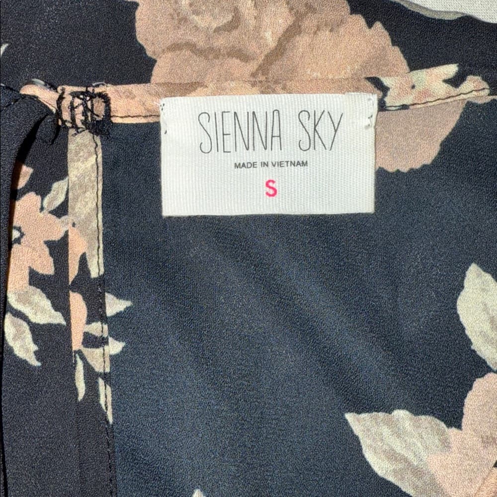 Sienna Sky Cold-Shoulder Top, Size Small - Thumbnail 3
