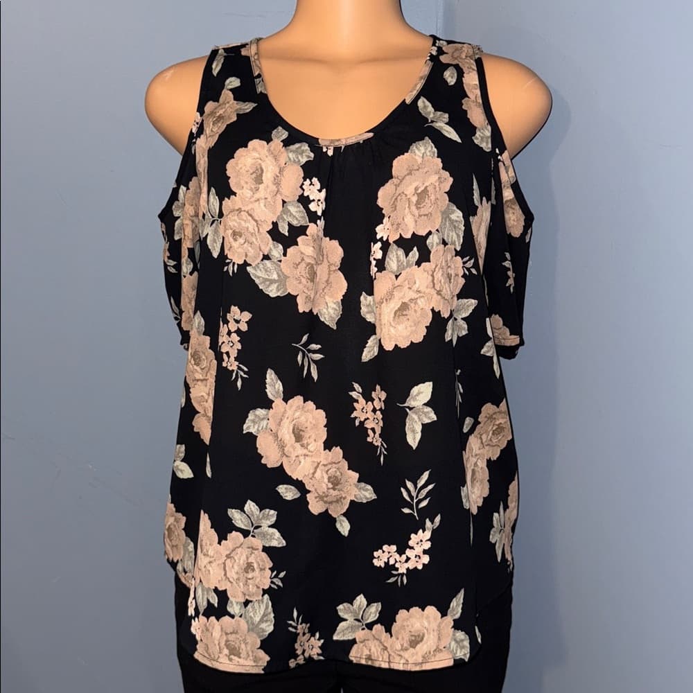 Sienna Sky Cold-Shoulder Top, Size Small - Thumbnail 5