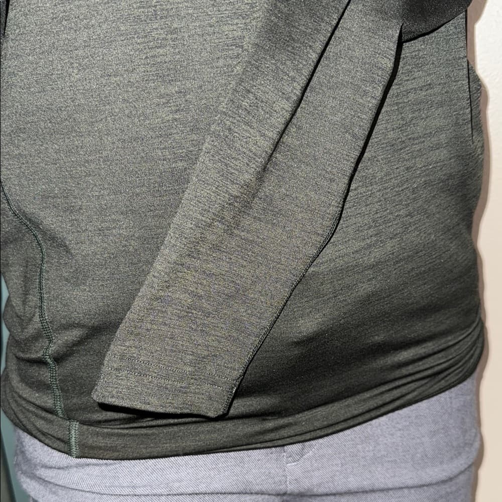 Under Armour Women's Black Sweatshirt - Thumbnail 2