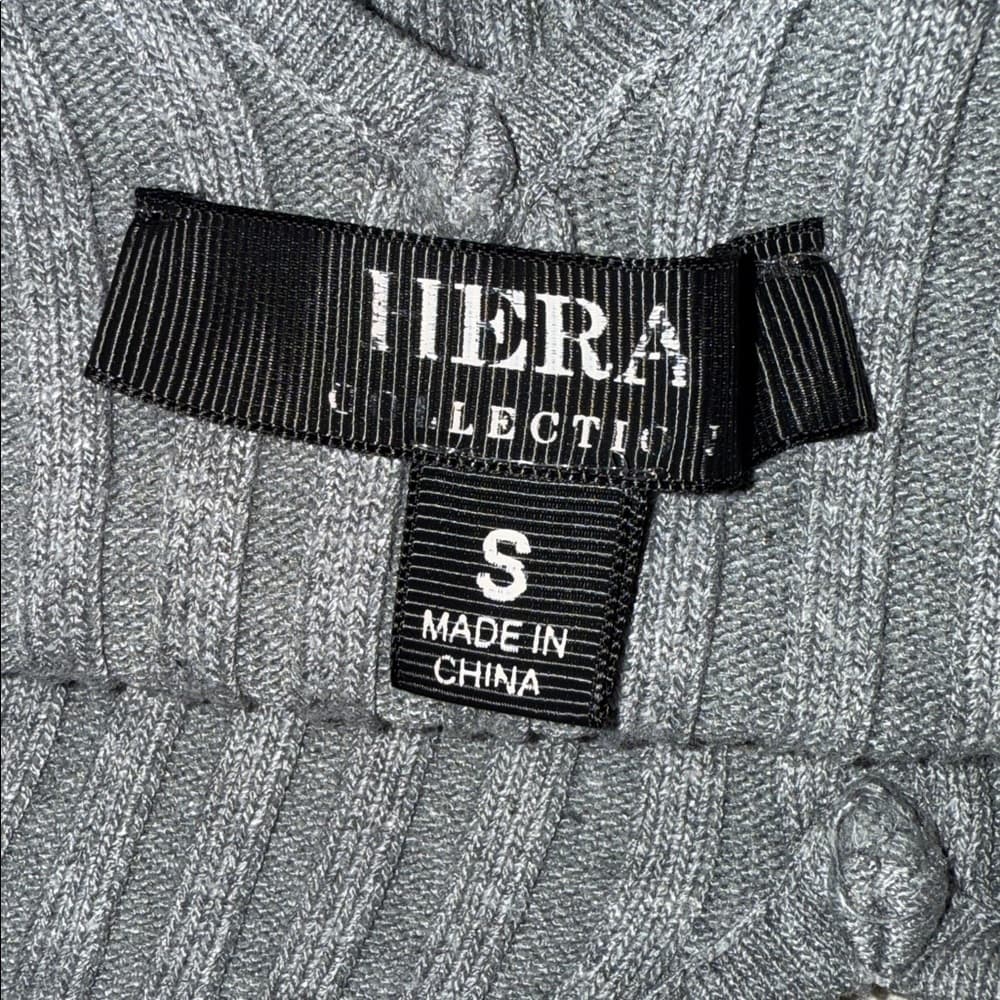 Hera Collection Gray Ribbed V-Neck Crop Top - Size Small - Thumbnail 3