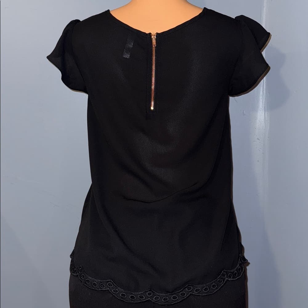 Elegant Black Lace Detail Blouse – Size XS - Thumbnail 3