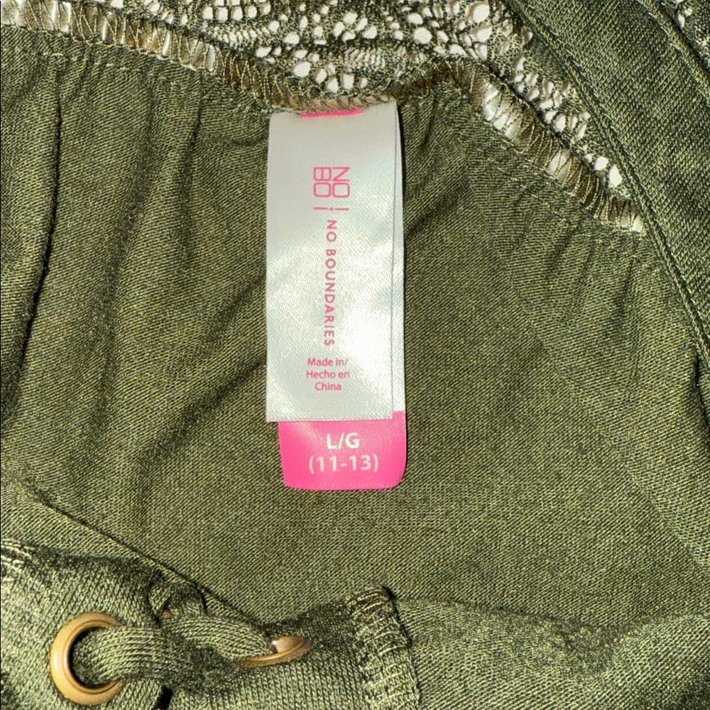 Stylish No Boundaries Lace-Up Top – Size Large - Thumbnail 3