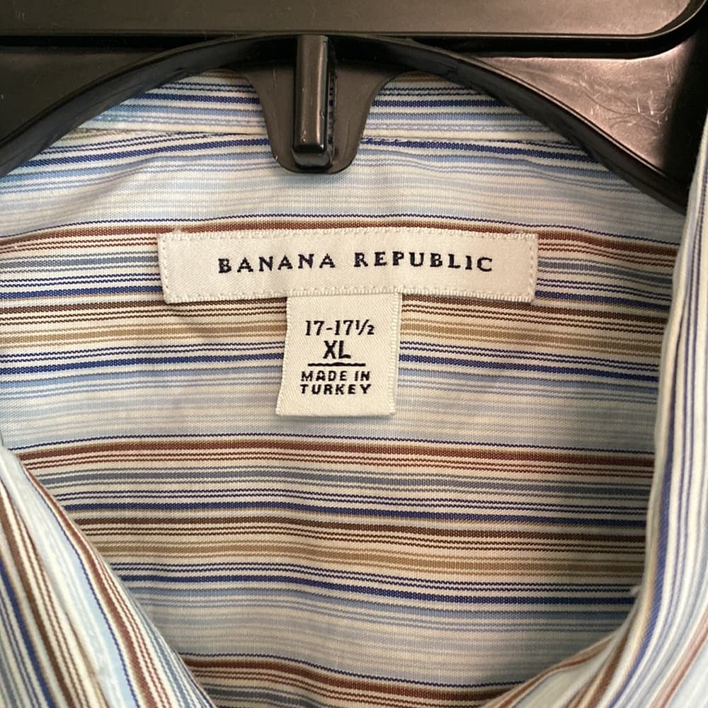 Men’s Banana Republic button down shirt - Thumbnail 2