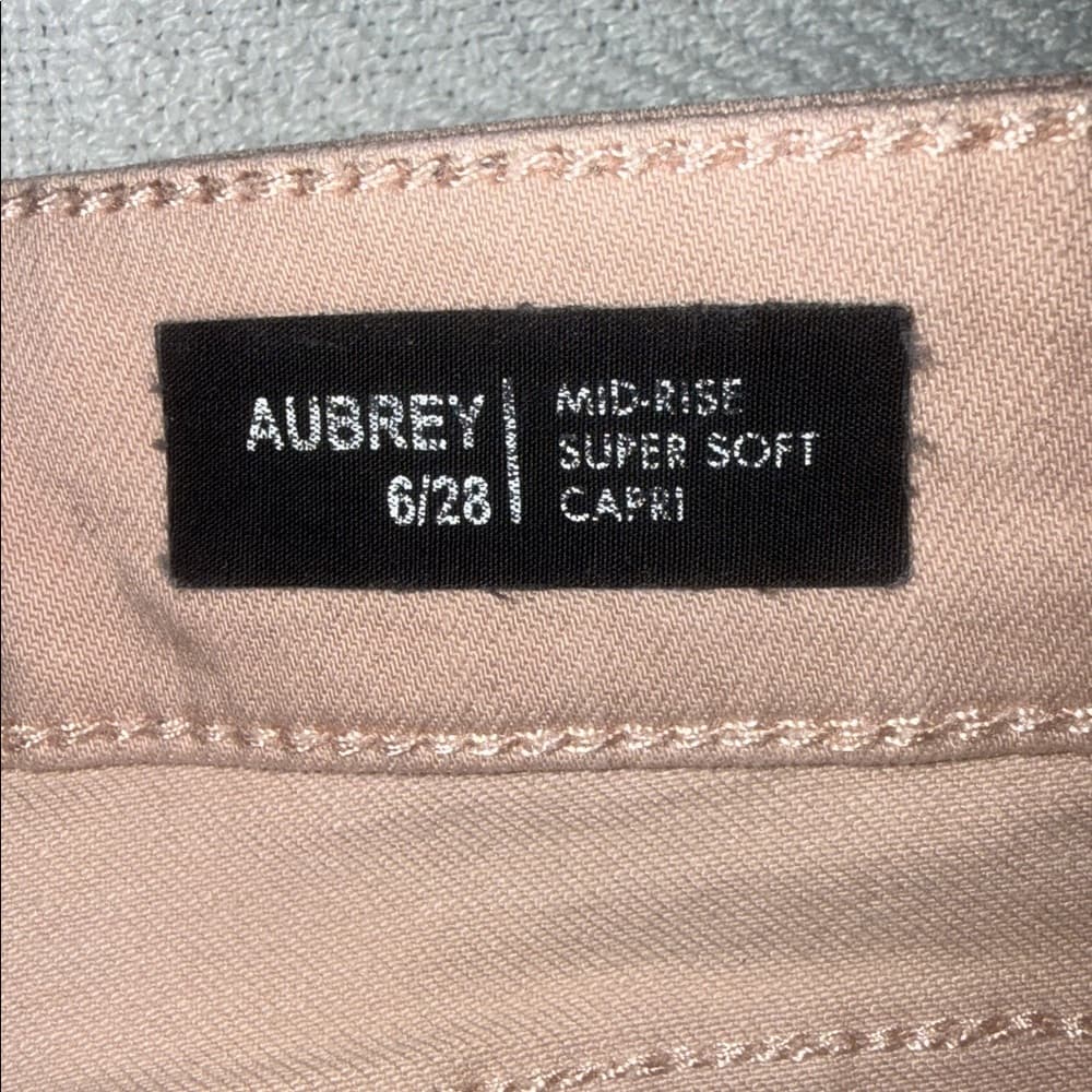 Buffalo mid-rise super soft capris - Thumbnail 7