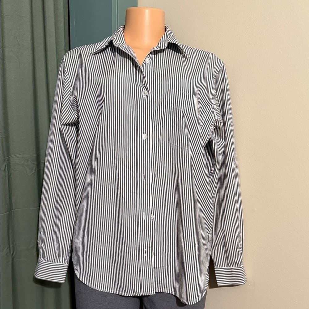 Classic Black and White Striped Shirt - Thumbnail 4