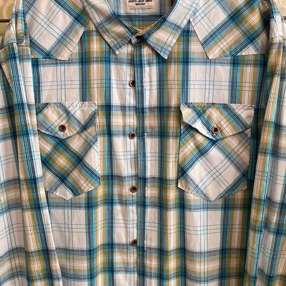 Men’s long sleeve button down shirt