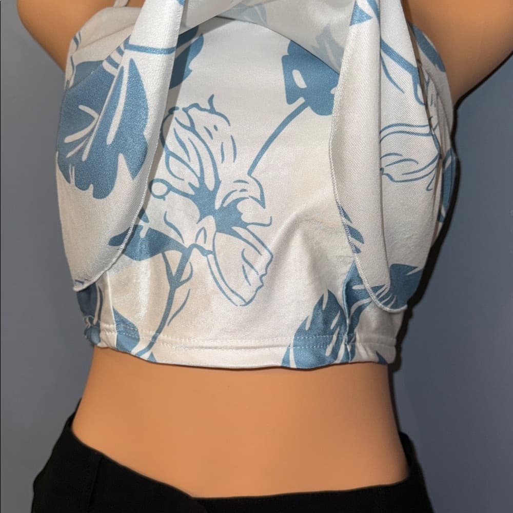 Elegant Floral Crop Top - Size M