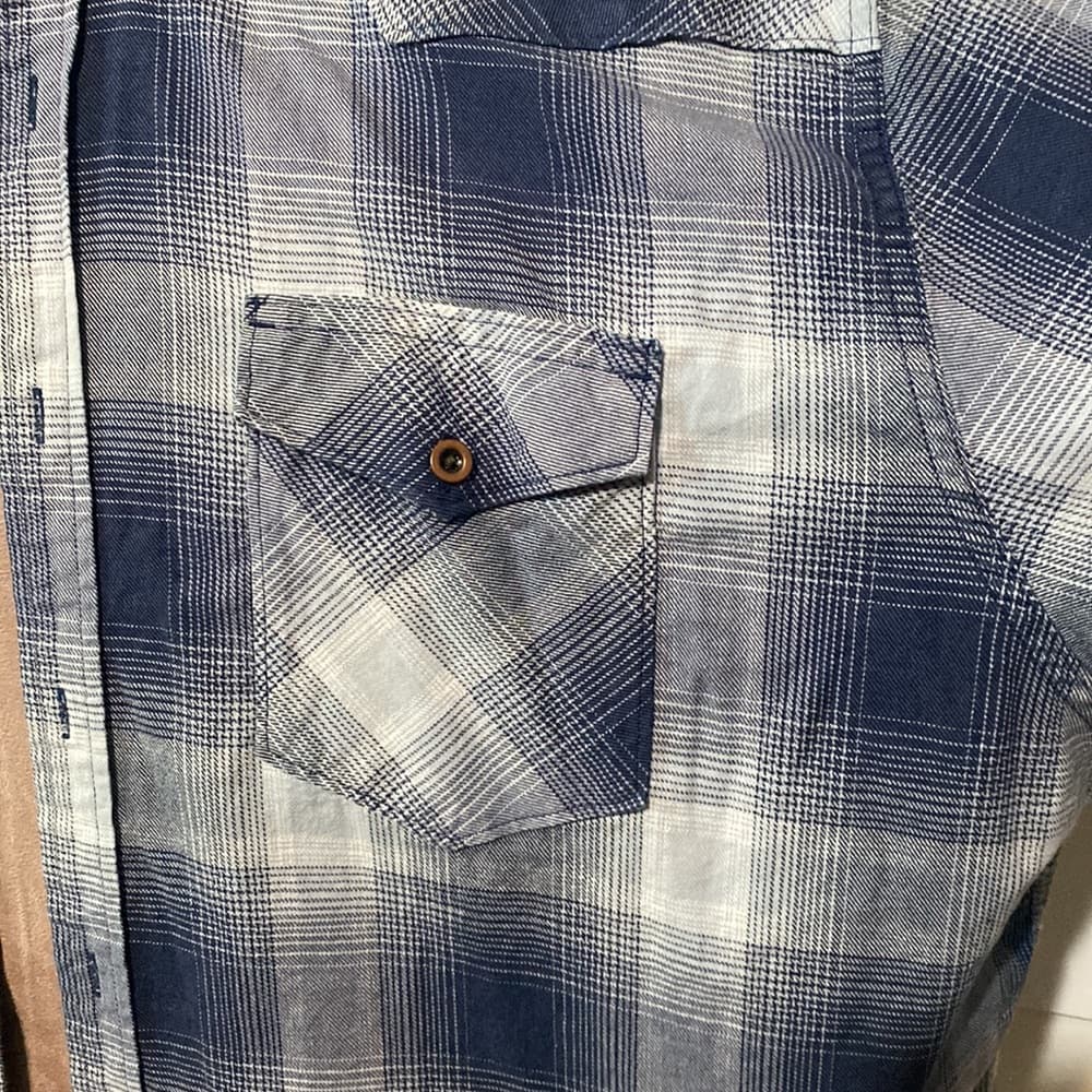 Men’s Wrangler button down shirt