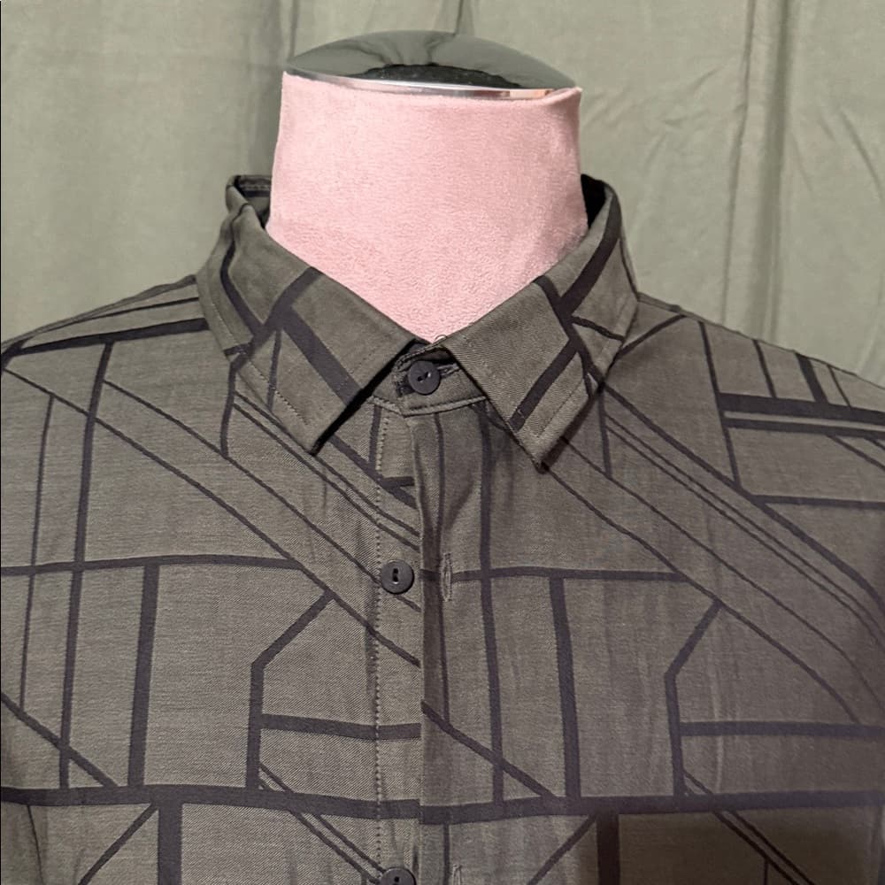 Alfani Men's Abstract Black and Gray Shirt