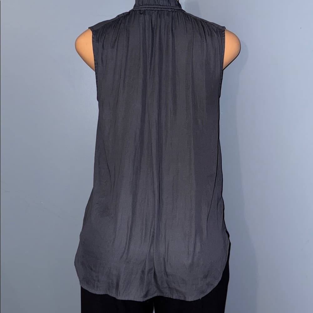 Elegant LOFT Sleeveless Blouse – Size XS - Thumbnail 2