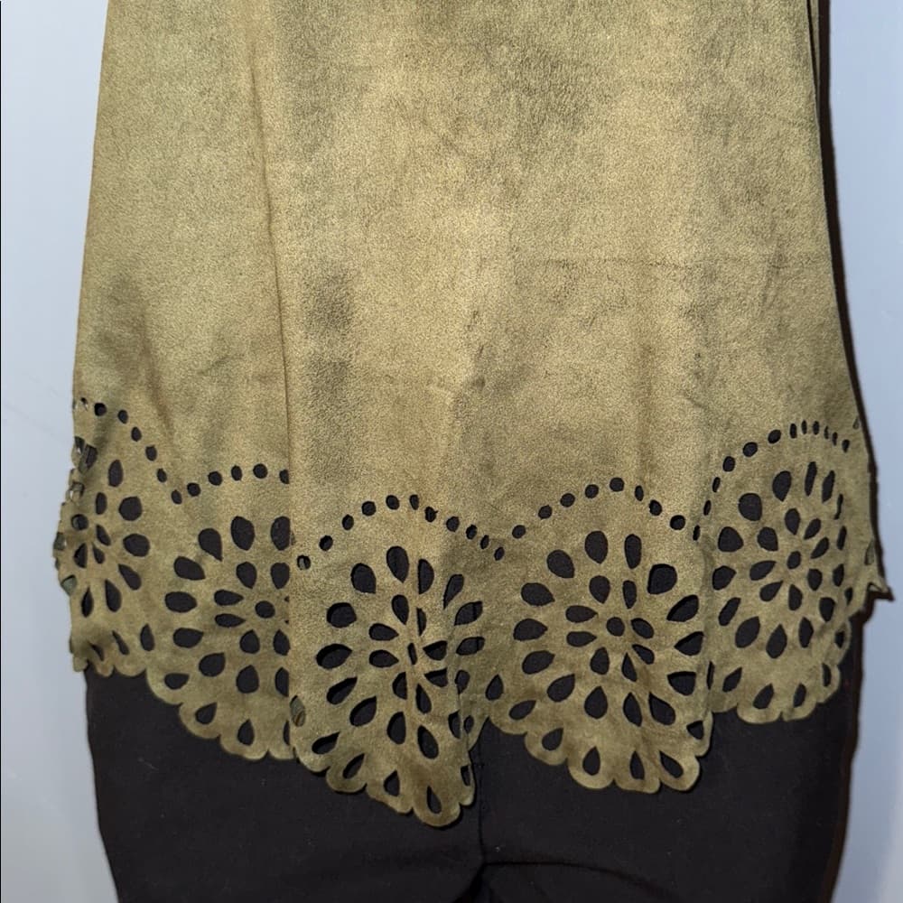 Sweet Wanderer Olive Sleeveless Top with Laser Cut Hem - Size Small - Thumbnail 2