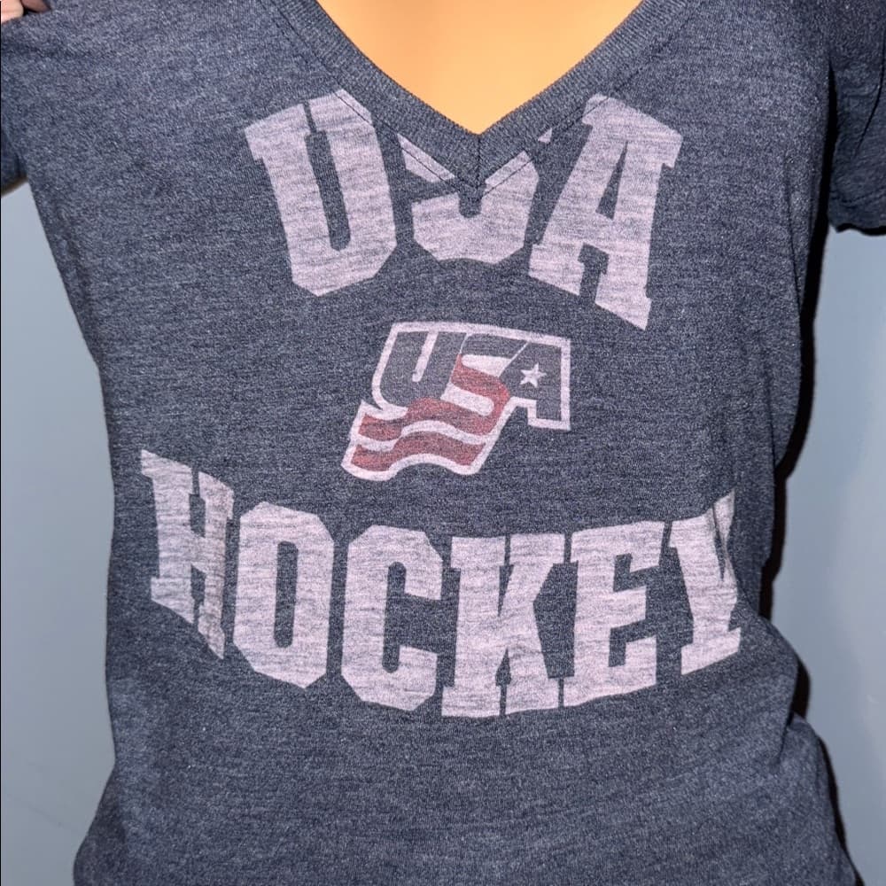 Nike USA Hockey V-Neck Tee - Size XS