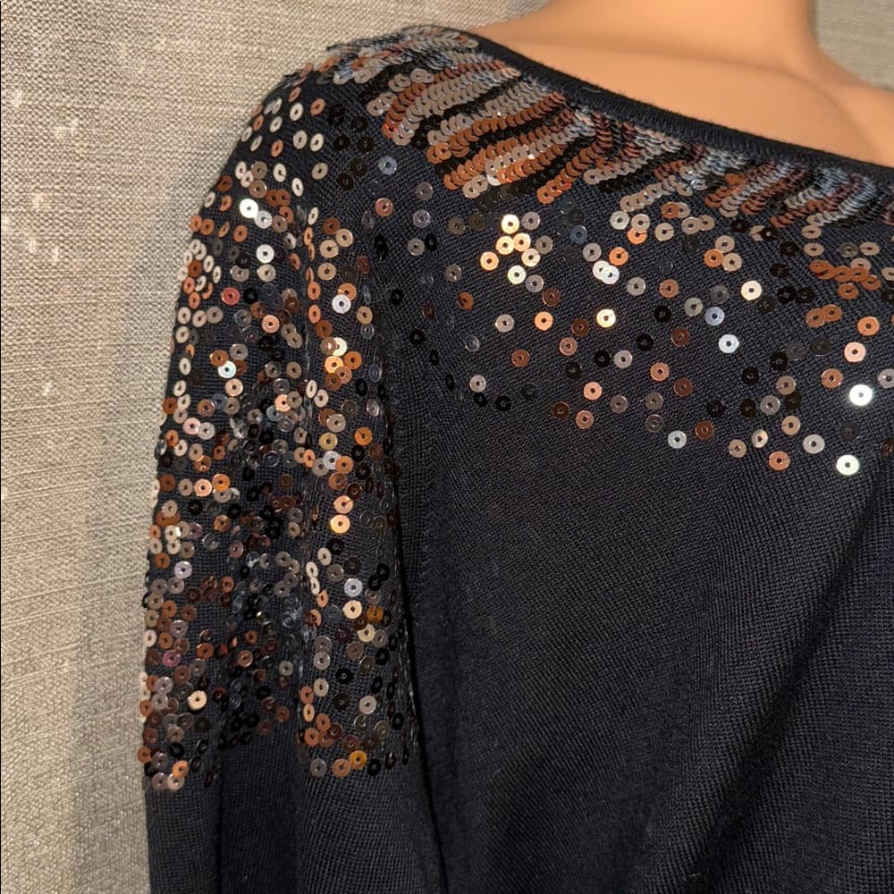 Black sweater with sequins embellishments - Thumbnail 2