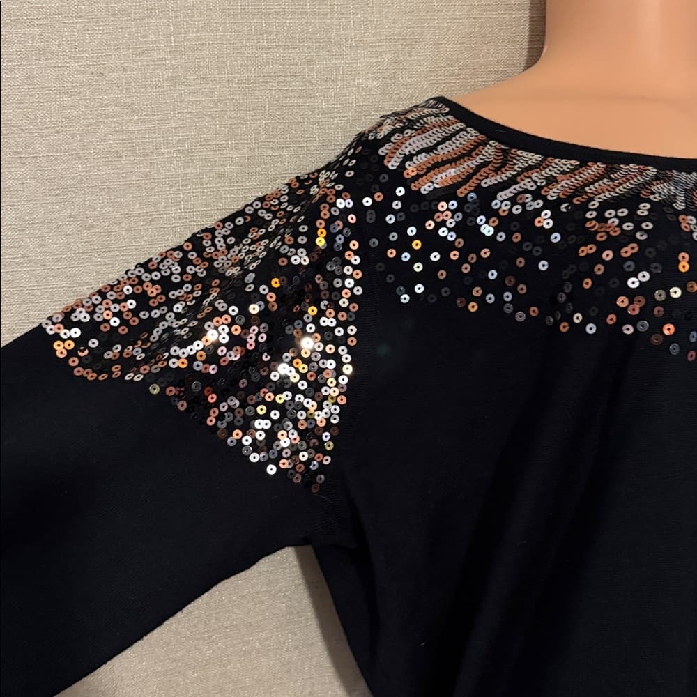 Black sweater with sequins embellishments - Thumbnail 3