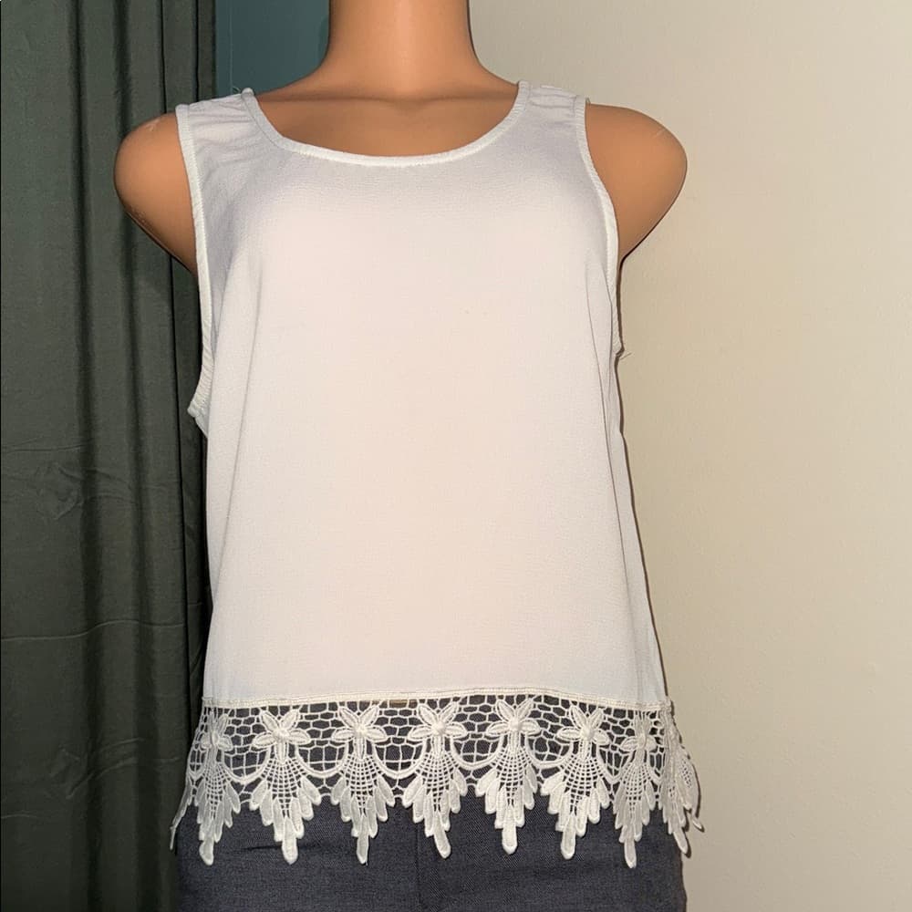 Papaya Cream Colored Sleeveless Top with Lace Hem - Thumbnail 3