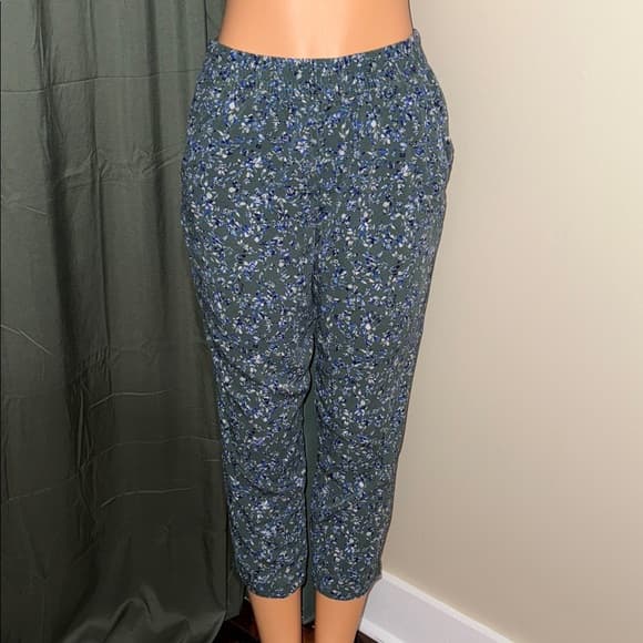 Jessica Simpson Navy Floral Capris - Thumbnail 6