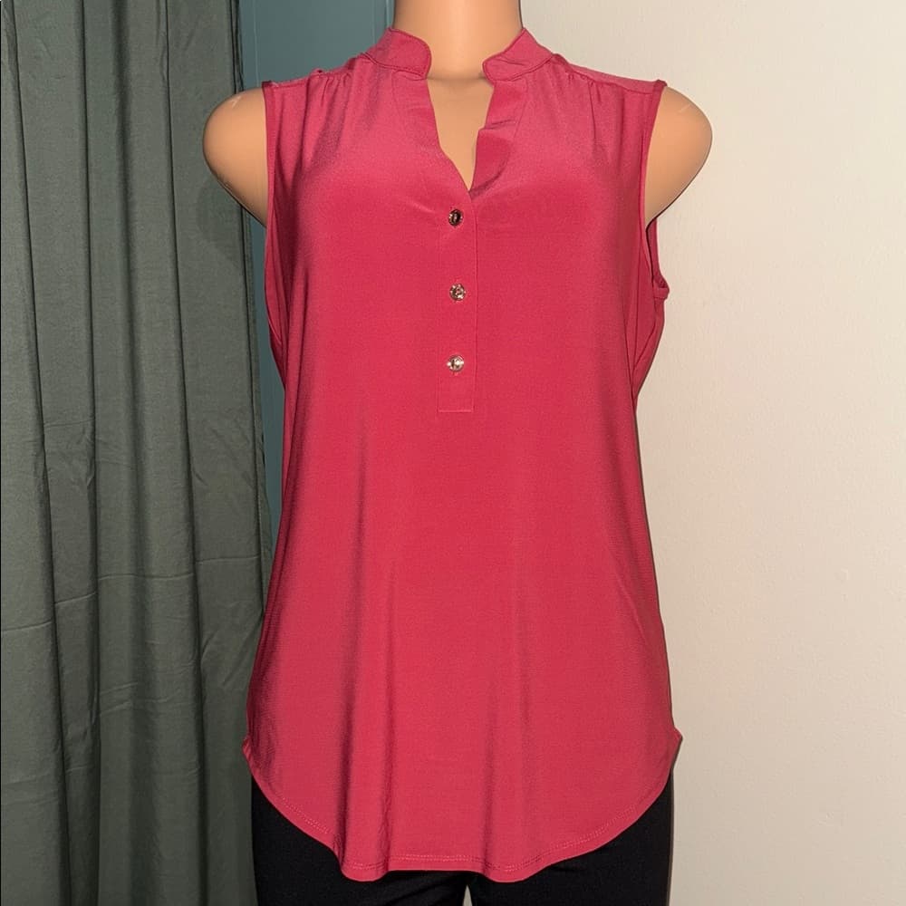 Chic Sleeveless Button-Up Blouse in Vibrant Pink - Thumbnail 4